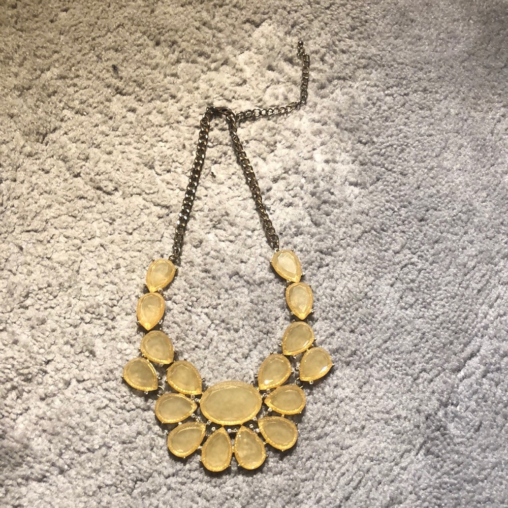 STATEMENT NECKLACE